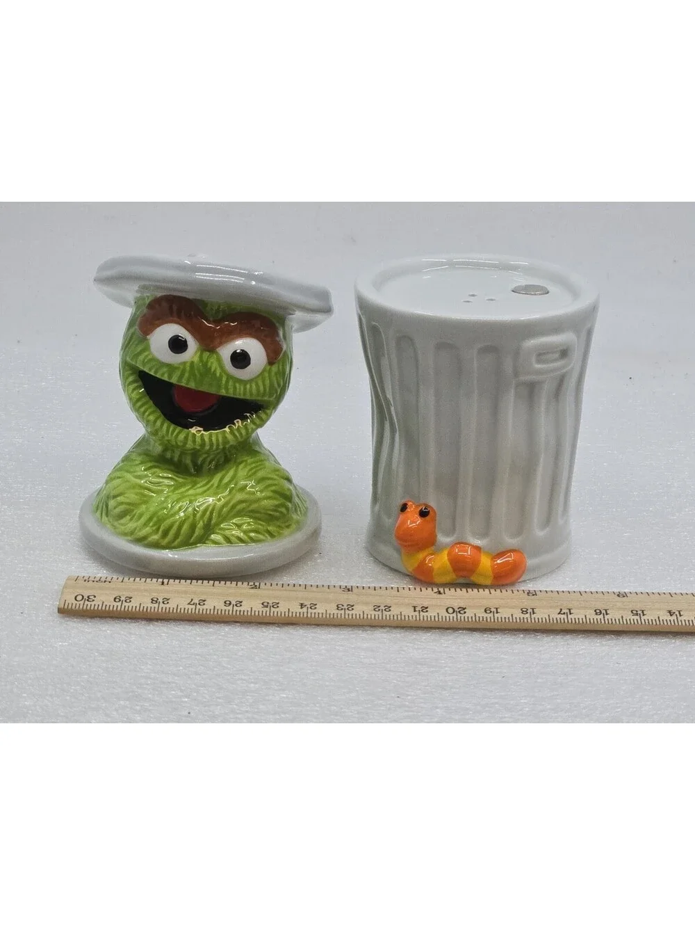2018 Sesame Street Sculpted Ceramic Salt & Pepper Set Oscar